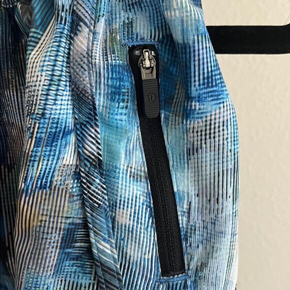 Lululemon Tracker Shorts V in Sun Dazed Multi Blue 10 - Picture 4 of 7